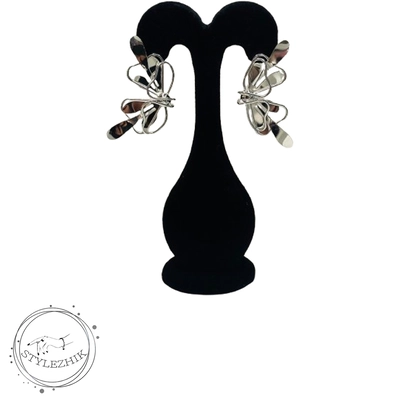 گوشواره زنانه استیل طرح پاپیون نقره ای